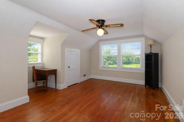 216 31st Avenue NW, Hickory, NC 28601