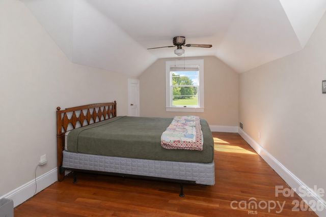 216 31st Avenue NW, Hickory, NC 28601