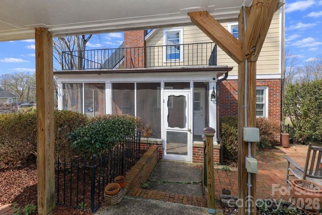 216 31st Avenue NW, Hickory, NC 28601