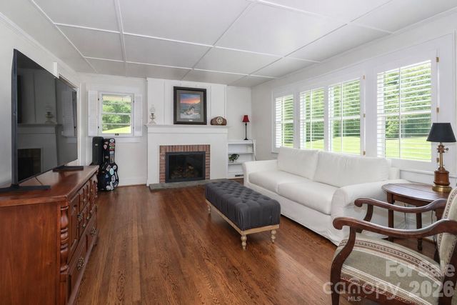 216 31st Avenue NW, Hickory, NC 28601