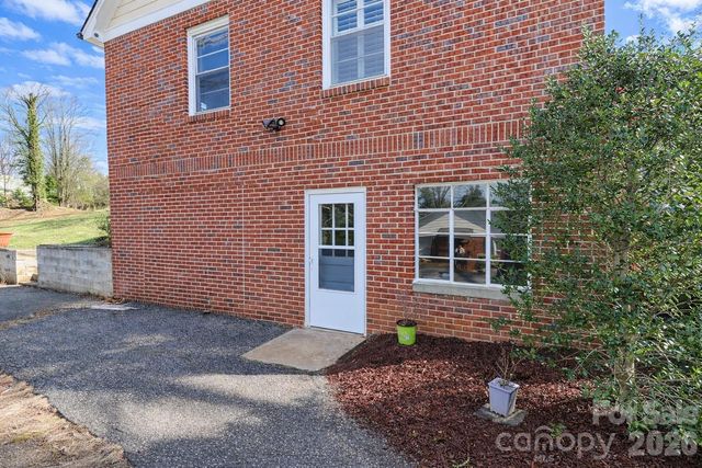 216 31st Avenue NW, Hickory, NC 28601