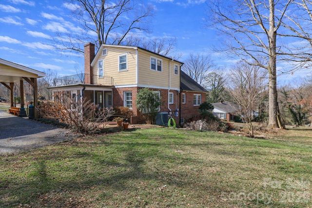 216 31st Avenue NW, Hickory, NC 28601