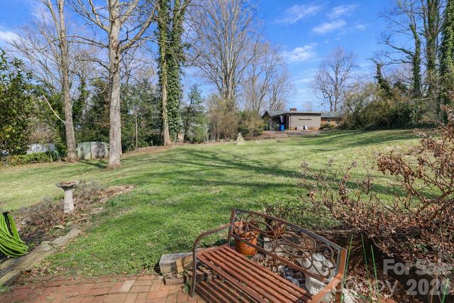 216 31st Avenue NW, Hickory, NC 28601