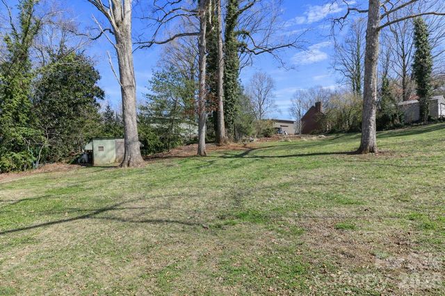 216 31st Avenue NW, Hickory, NC 28601