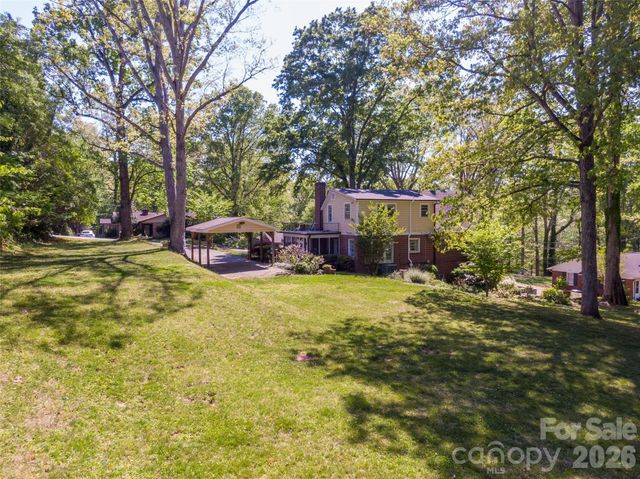 216 31st Avenue NW, Hickory, NC 28601