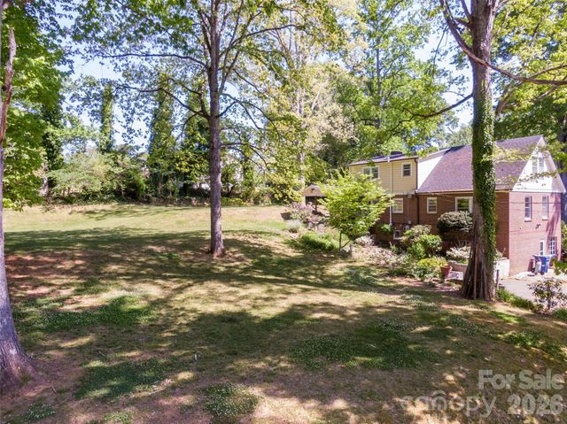 216 31st Avenue NW, Hickory, NC 28601