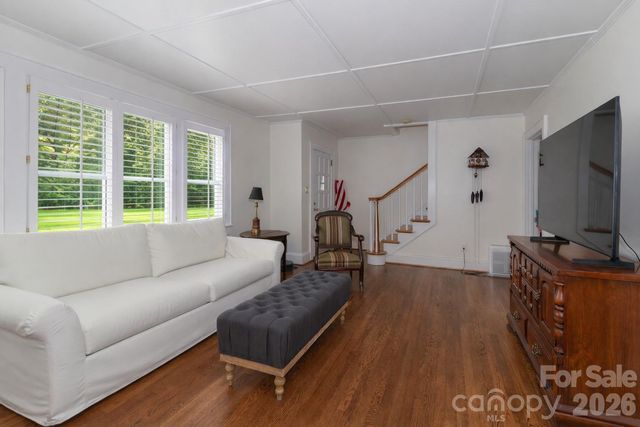 216 31st Avenue NW, Hickory, NC 28601