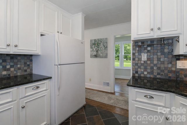 216 31st Avenue NW, Hickory, NC 28601