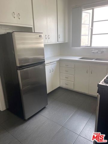 1839 S Beverly Glen Boulevard 2, Los Angeles, CA 90025