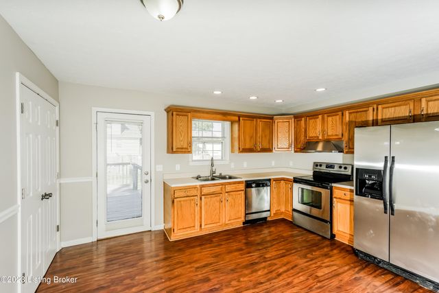 8906 Greenmoore Dr, Louisville, KY 40258