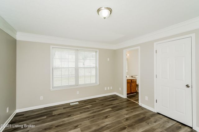 8906 Greenmoore Dr, Louisville, KY 40258