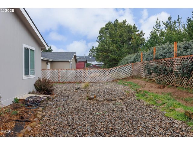 3620 SEA MIST Ave, Depoe Bay, OR 97341