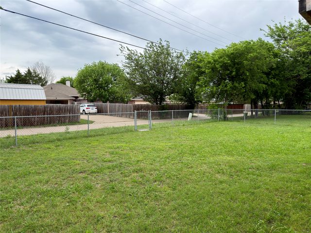 1519 Clearbrook Street, Lancaster, TX 75134