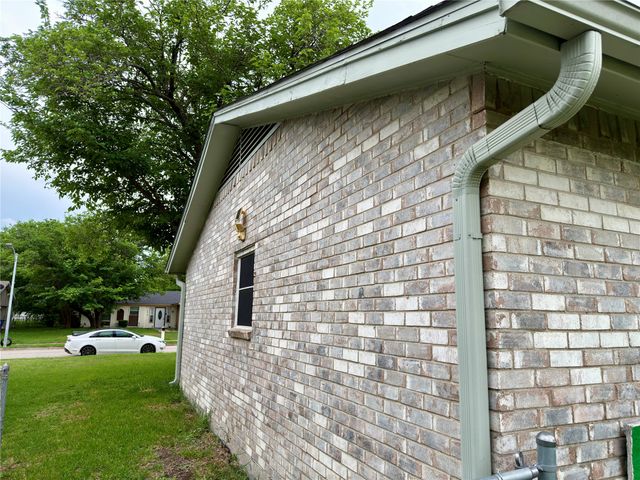 1519 Clearbrook Street, Lancaster, TX 75134