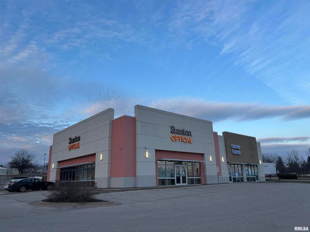 3901 N BRADY Street, Davenport, IA 52806