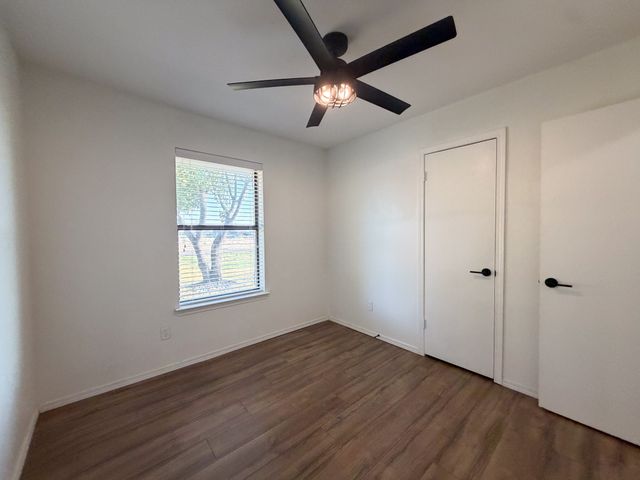 616 E Avenue E, Midlothian, TX 76065
