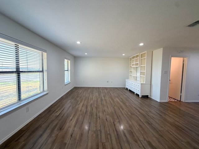 616 E Avenue E, Midlothian, TX 76065