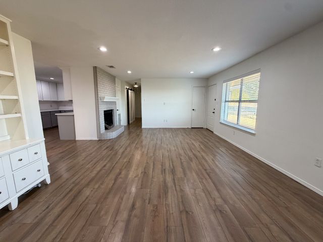 616 E Avenue E, Midlothian, TX 76065
