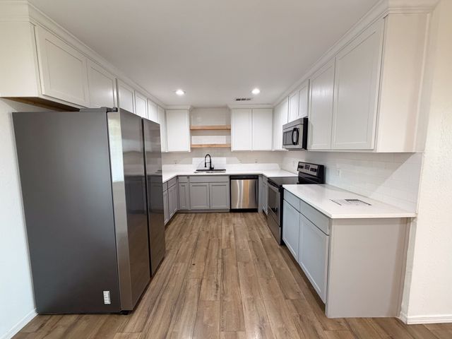 616 E Avenue E, Midlothian, TX 76065