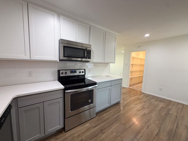 616 E Avenue E, Midlothian, TX 76065
