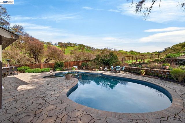 1923 Whitecliff Way, Walnut Creek, CA 94596