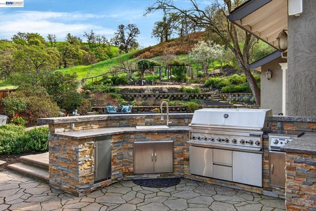 1923 Whitecliff Way, Walnut Creek, CA 94596