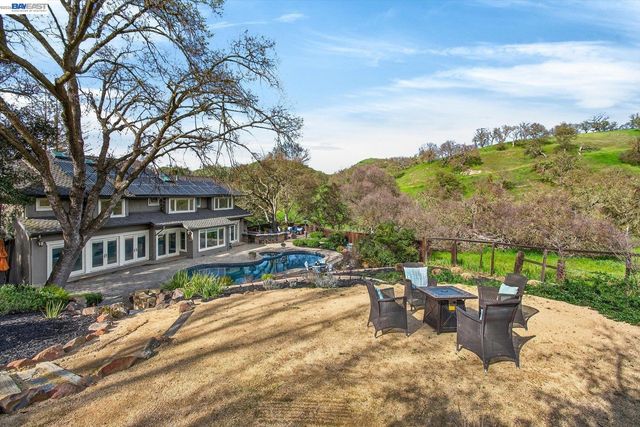 1923 Whitecliff Way, Walnut Creek, CA 94596