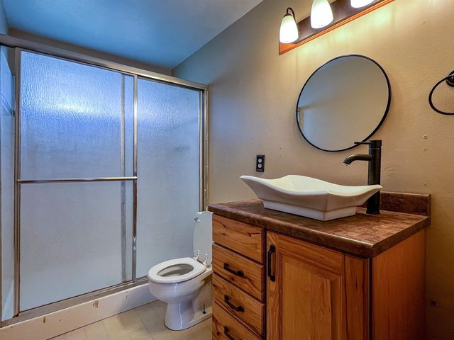 6005 N Oxford Dr, Spokane, WA 99208