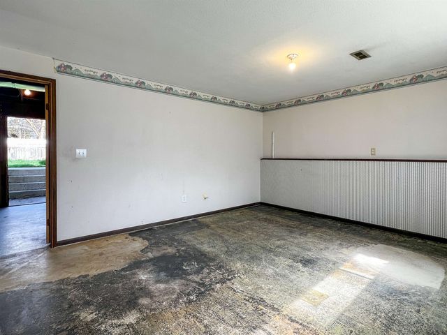 6005 N Oxford Dr, Spokane, WA 99208