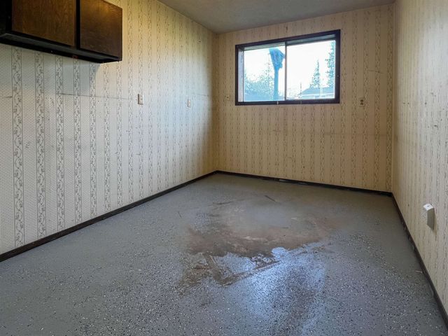 6005 N Oxford Dr, Spokane, WA 99208