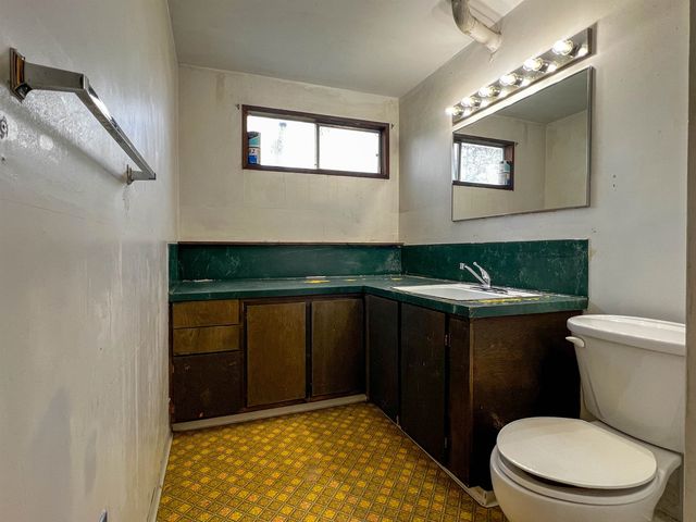 6005 N Oxford Dr, Spokane, WA 99208