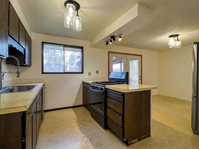 6005 N Oxford Dr, Spokane, WA 99208