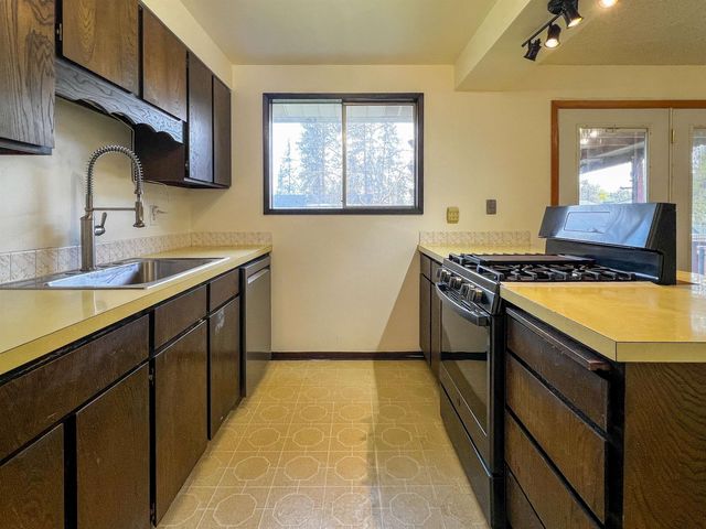 6005 N Oxford Dr, Spokane, WA 99208