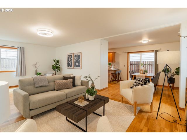 7870 Se SPRINGWATER Dr, Portland, OR 97206