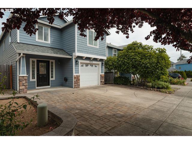 7870 Se SPRINGWATER Dr, Portland, OR 97206
