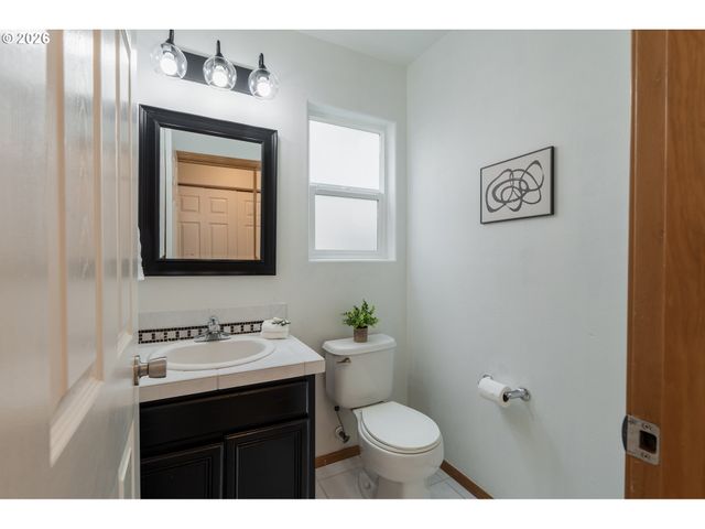 7870 Se SPRINGWATER Dr, Portland, OR 97206