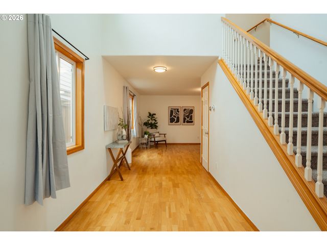 7870 Se SPRINGWATER Dr, Portland, OR 97206