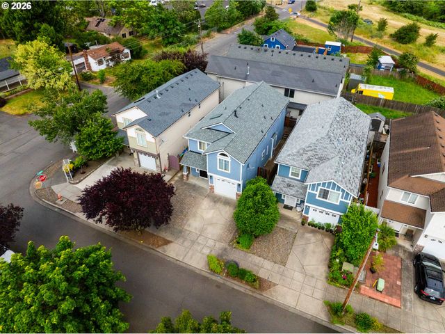 7870 Se SPRINGWATER Dr, Portland, OR 97206