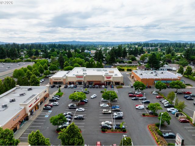 7870 Se SPRINGWATER Dr, Portland, OR 97206