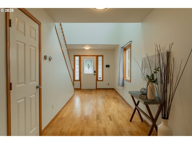 7870 Se SPRINGWATER Dr, Portland, OR 97206