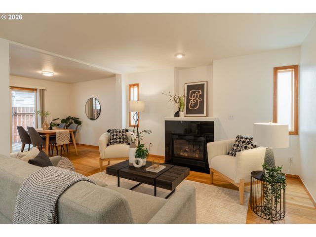 7870 Se SPRINGWATER Dr, Portland, OR 97206