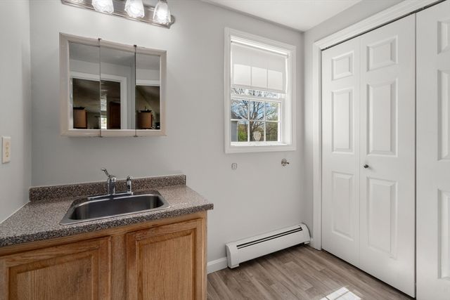 12 Hyannis Place, Worcester, MA 01604