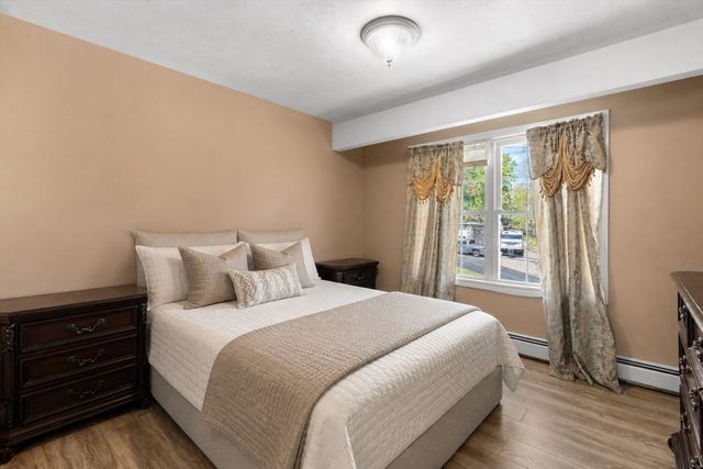 12 Hyannis Place, Worcester, MA 01604