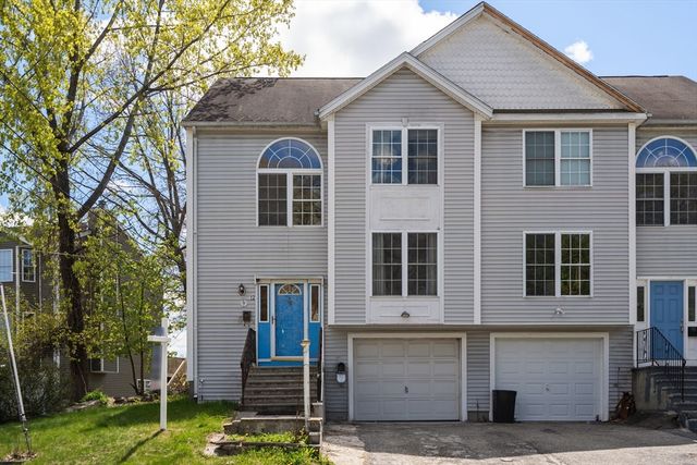 12 Hyannis Place, Worcester, MA 01604
