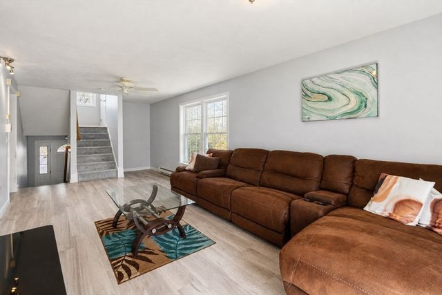 12 Hyannis Place, Worcester, MA 01604