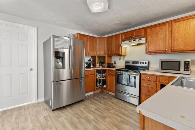 12 Hyannis Place, Worcester, MA 01604