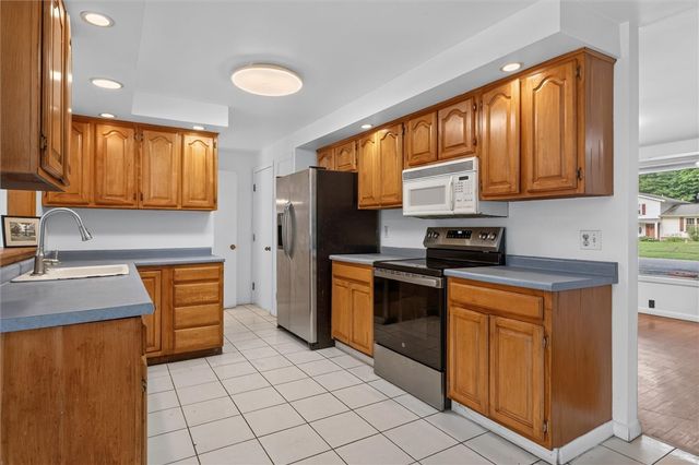 526 Sharon Drive, Greece, NY 14626