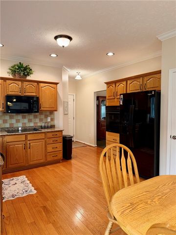 12 Shetland Circle, Chili, NY 14624
