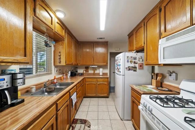 18234 Santa Ana, Bloomington, CA 92316