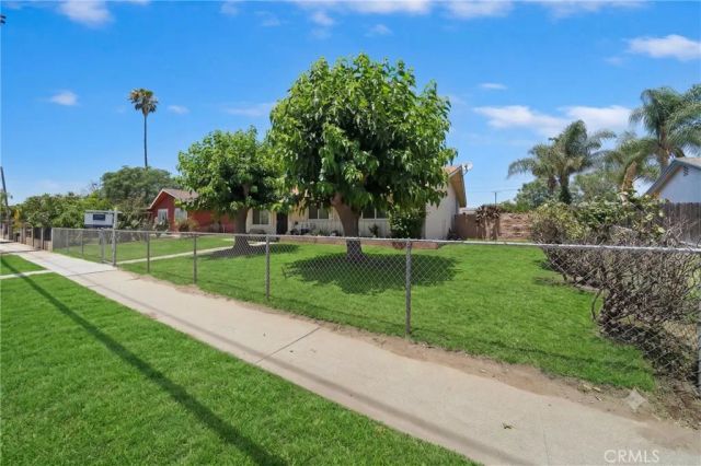 18234 Santa Ana, Bloomington, CA 92316